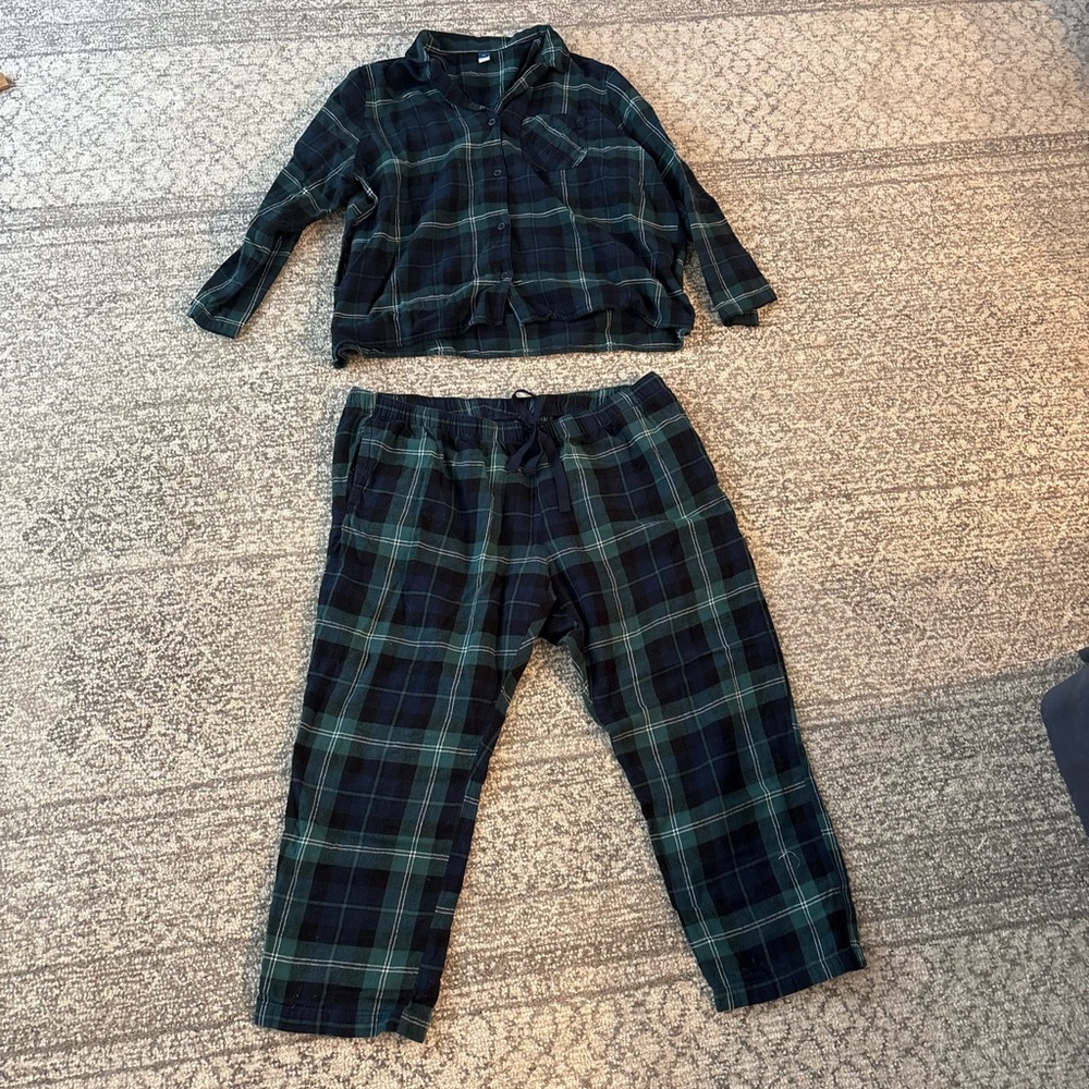Old Navy Women's Plaid Pajama Set - Green and Black